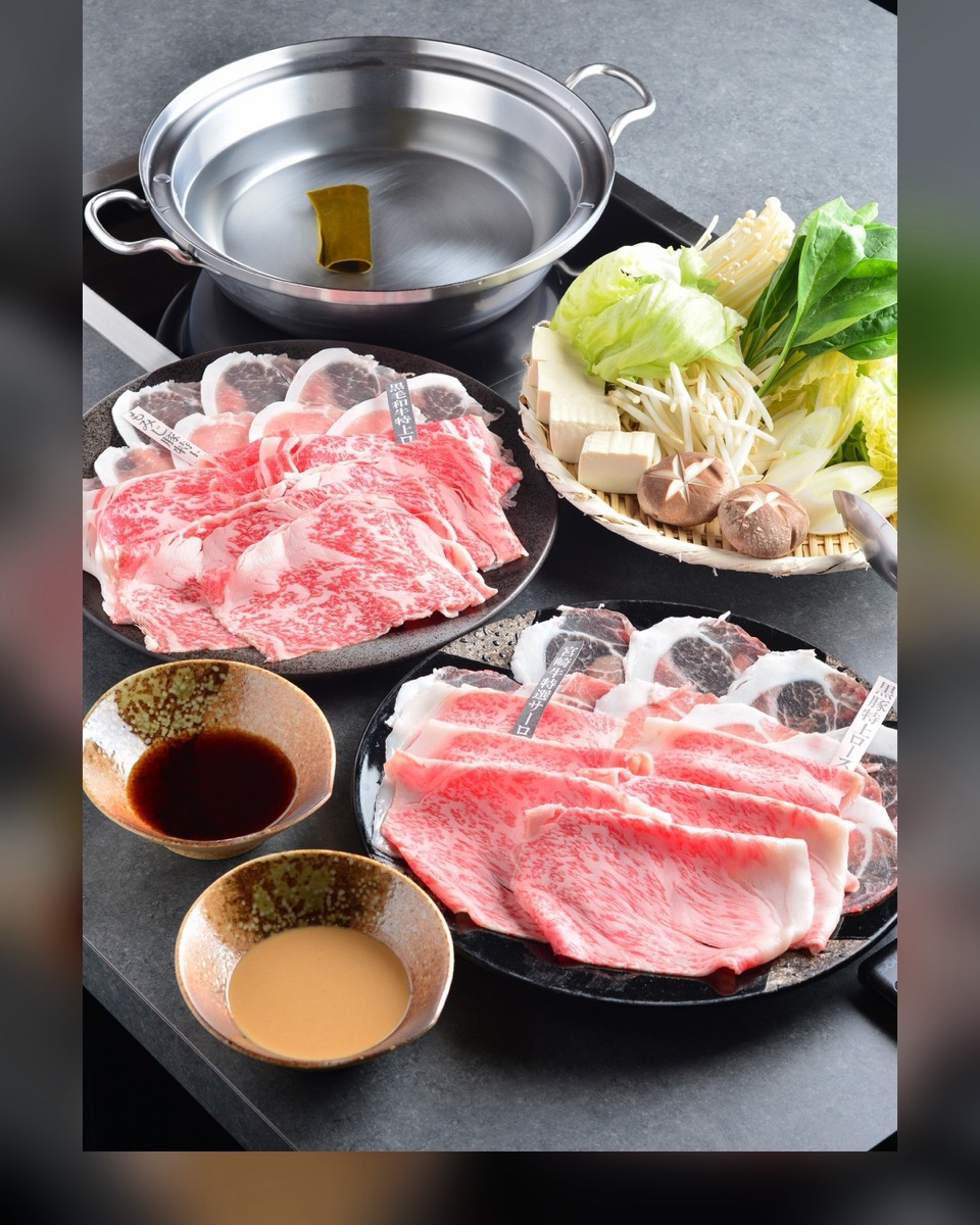 A5等級の松阪牛と宮崎牛を、お湯にさっとくぐらせて。