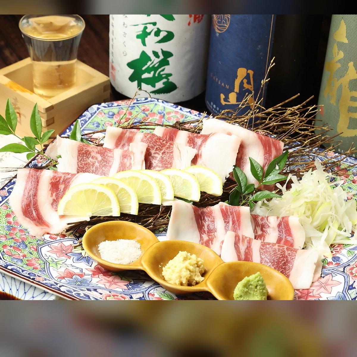 本日ご紹介するのは《峠下牛コウネの刺身》