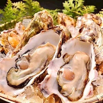 つるりと一粒、生牡蠣から。