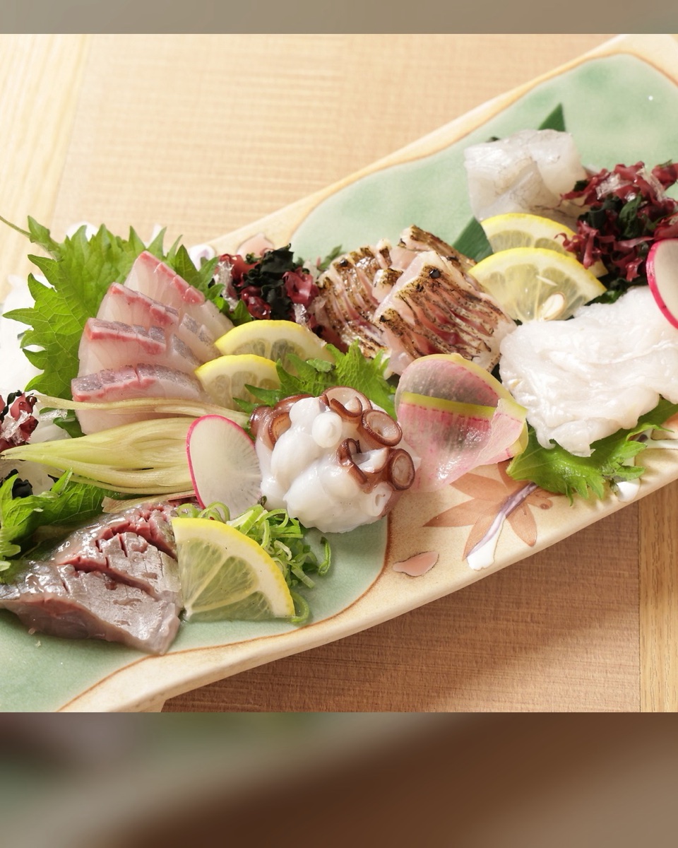 最初の料理は、季節を感じるお刺身に。